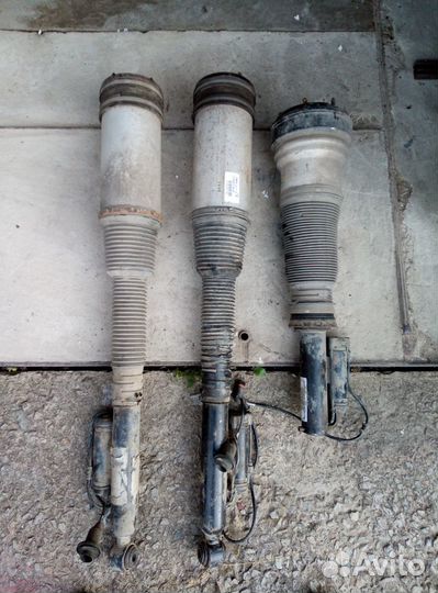 Пневмостойка задняя левая Mercedes-Benz 220