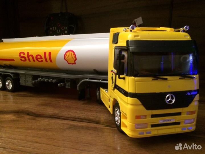 Тягач мерседес с бочкой шелл