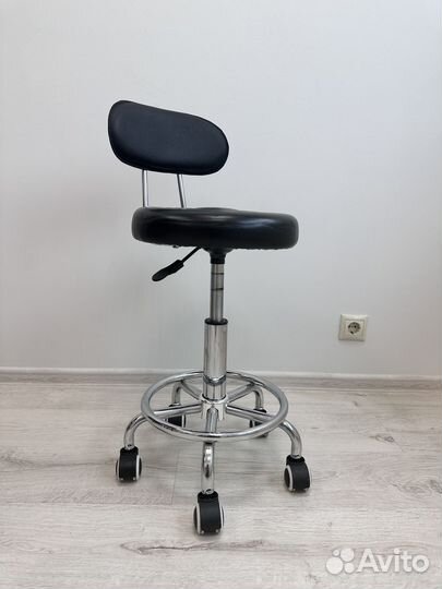 Маникюрный стул