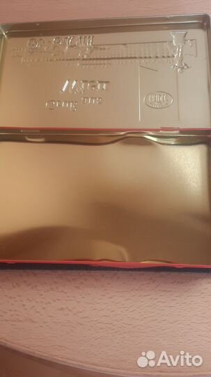 Коробка, жёлтого цвета