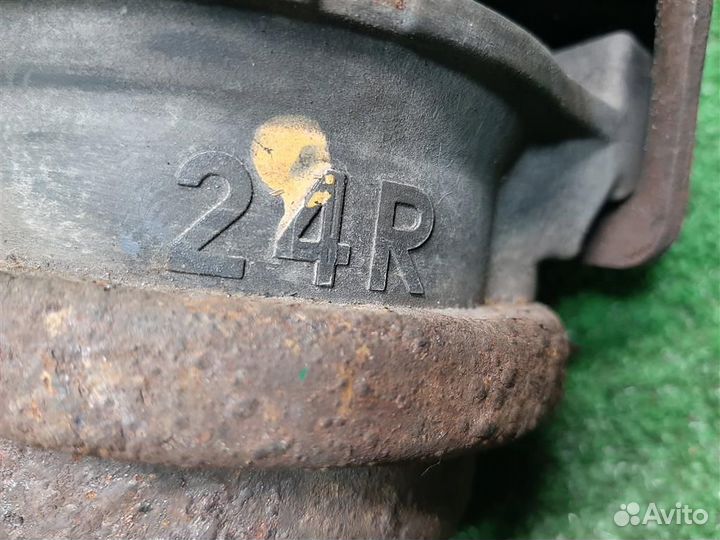 Опора (подушка) двигателя правая Suzuki Grand Vit