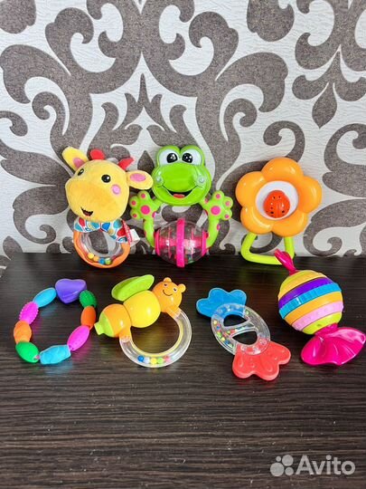 Погремушки, прорезыватели 0+