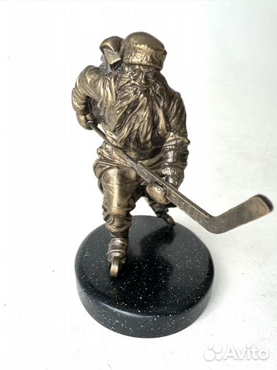 Статуэтка Дед Мороз хоккеист