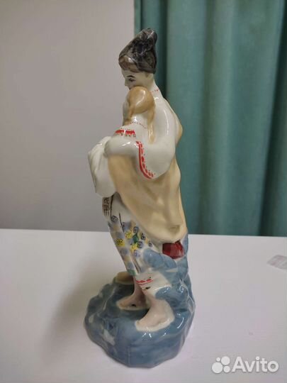 Статуэтка фарфоровая. Майская ночь