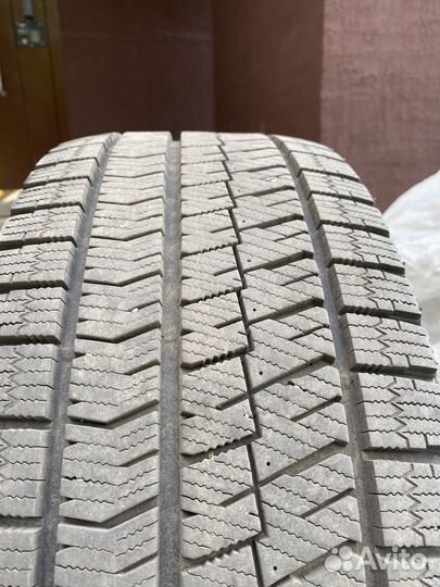 Bridgestone Blizzak Ice 215/55 R16