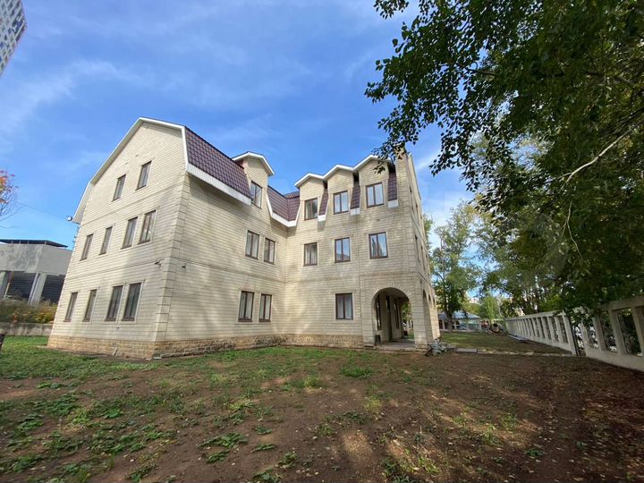 Административное здание, 949.5 м² с участком 2880