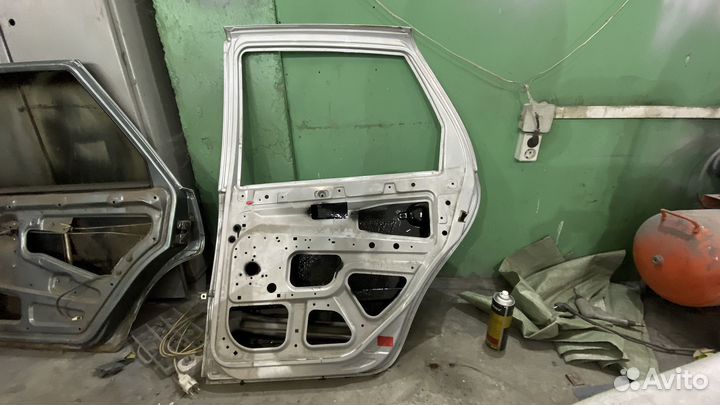 Дверь задняя правая калина