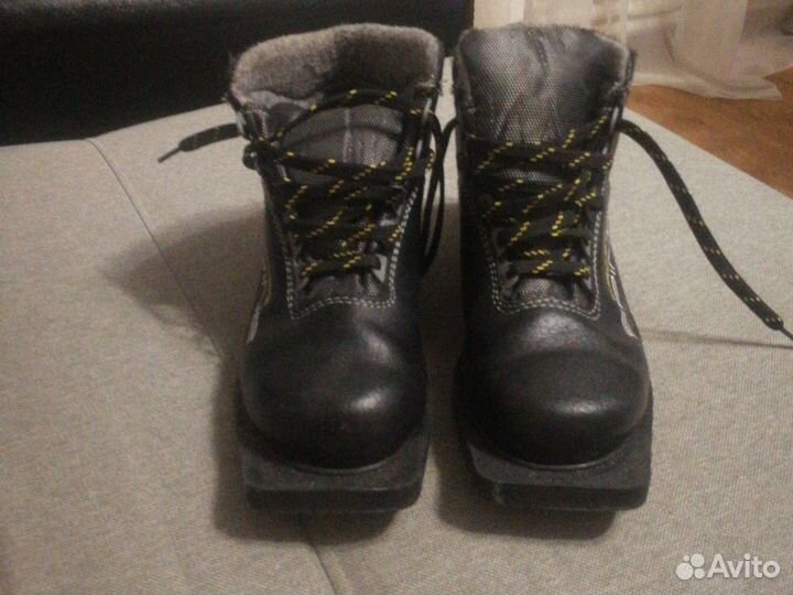 Лыжные ботинки 37 р