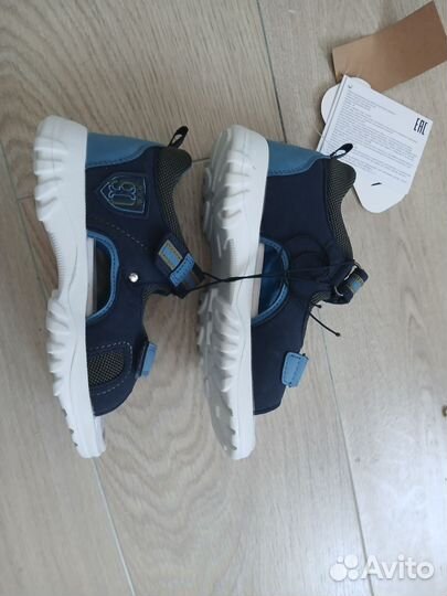 Сандалии новые