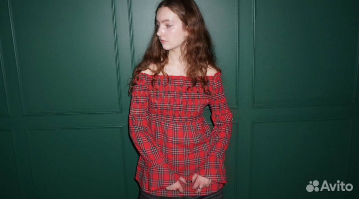 Клетчатая кофта со спущенными рукавами