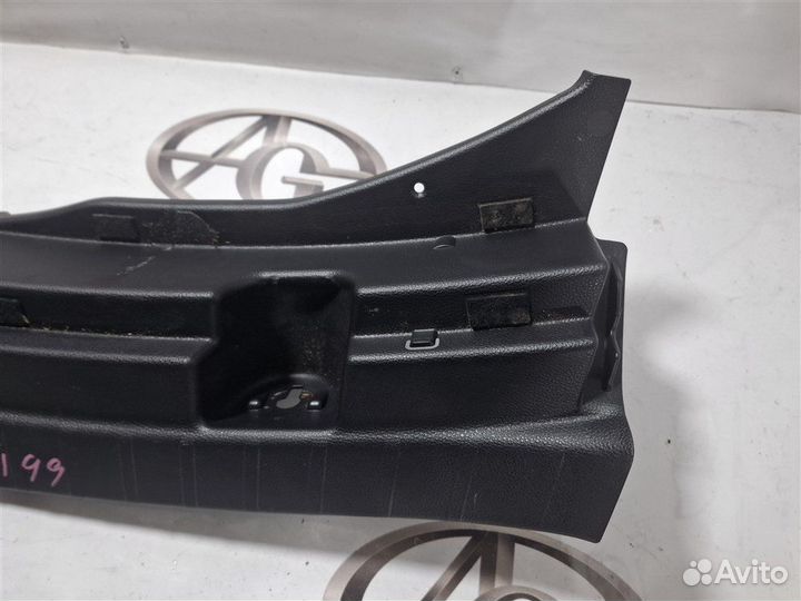 Накладка крышки багажника Toyota Corolla