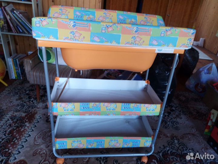 Ванночка для купания с пеленальником