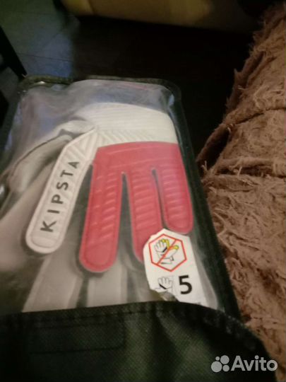 Вратарские перчатки