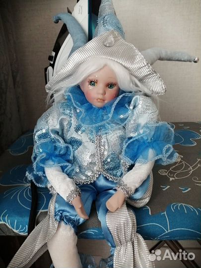 Фарфоровая кукла Арлекин