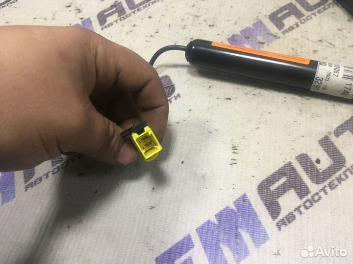 Ответная часть ремня безоп. задняя Опель Вектра Ц