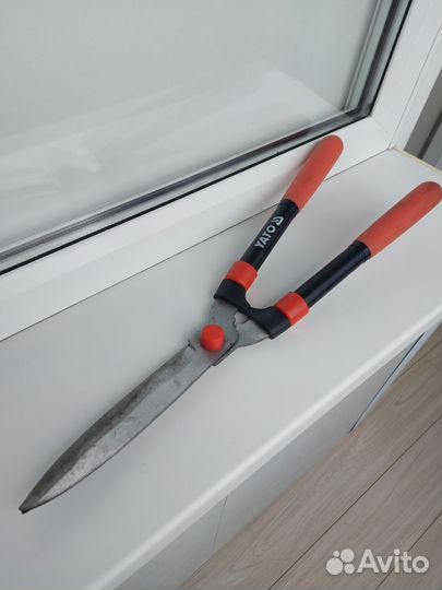 Дачные ножницы для кустов