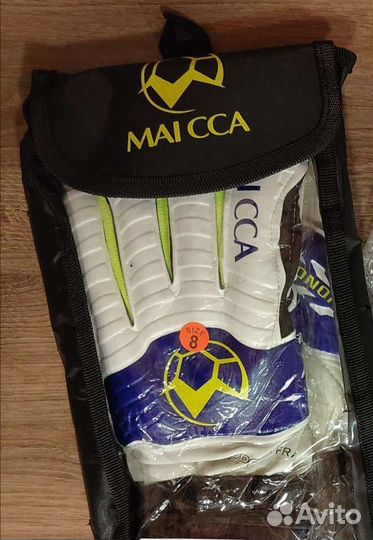 Вратарские перчатки