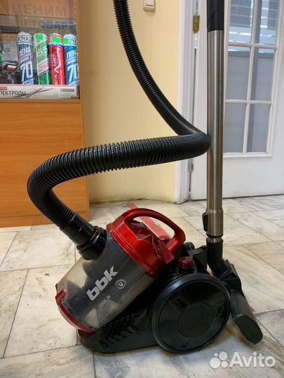 Пылесос с контейнером для пыли BBK BV1503