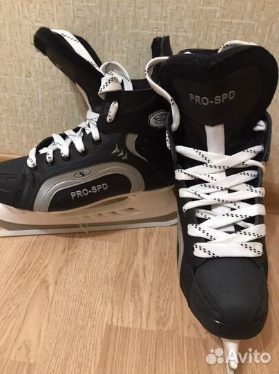 Коньки хоккейные 40 размер,новые