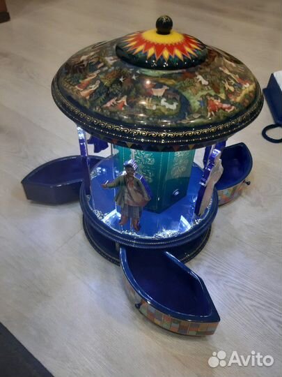 Шкатулка - карусель ручной работы