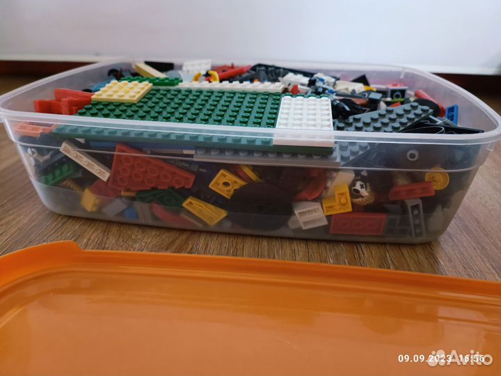 Коробка с lego