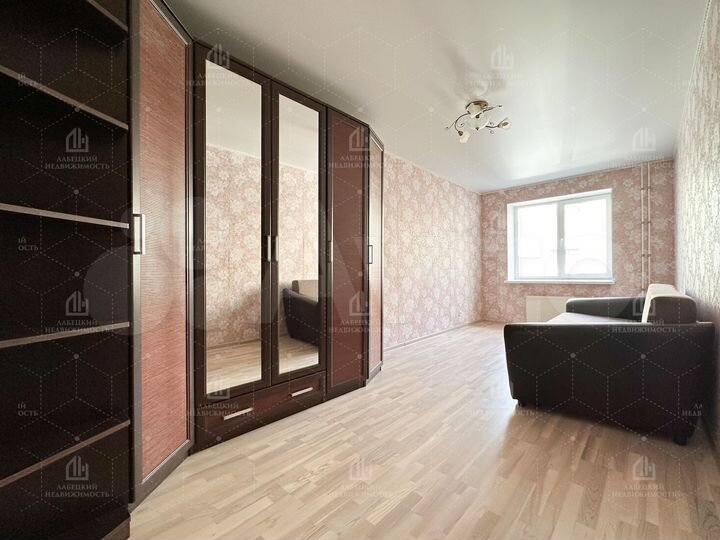 2-к. квартира, 63,8 м², 1/3 эт.