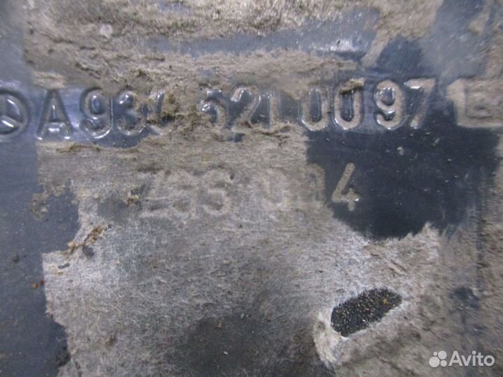 Крепеж крыла Mercedes-Benz A9305210097