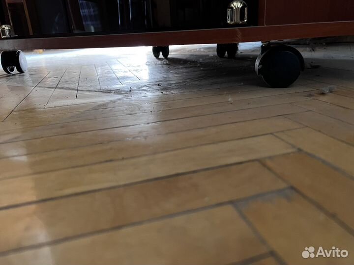 Тумба под телевизор бу со стеклянными дверцами