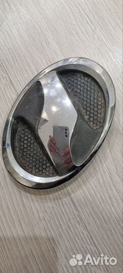 Эмблема решетки радиатора Toyota