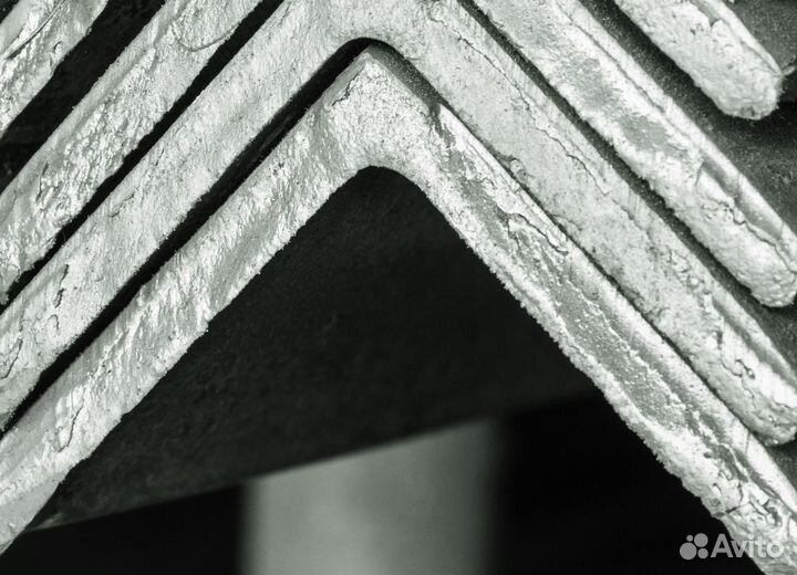 Металлический уголок