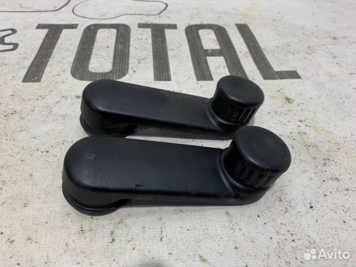 Ручка стеклоподъемника Renault Logan K7J710 2008