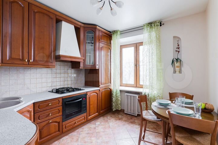 2-к. квартира, 54 м², 4/10 эт.