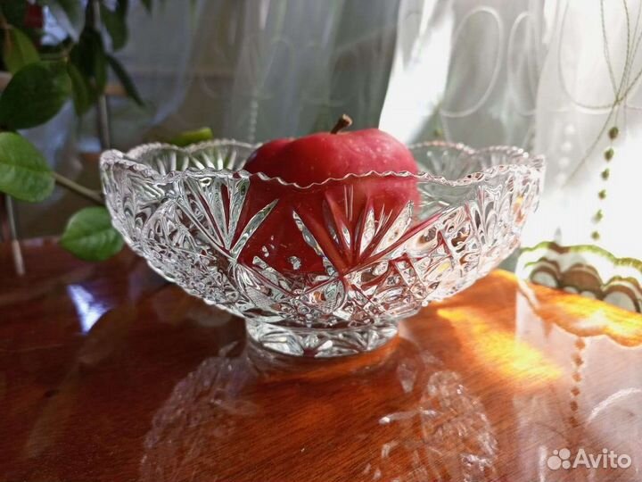 Салатник хрустальный средний