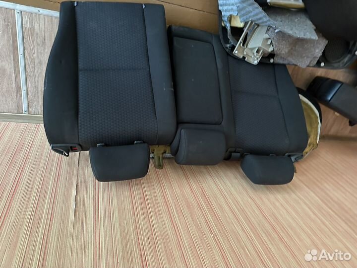 Салон toyota avensis 2