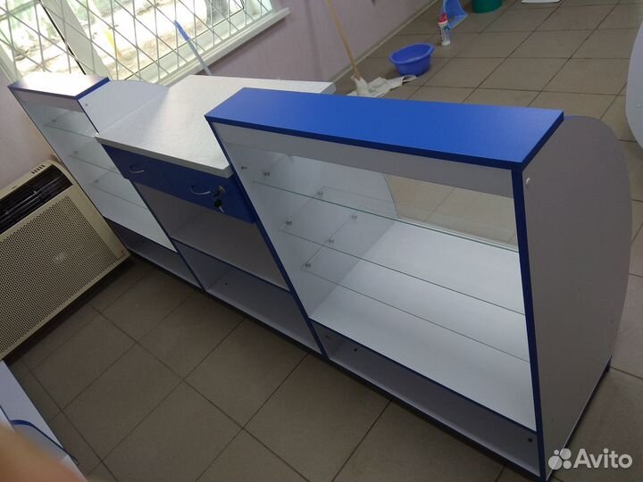 Торговые витрины прилавки стеллажи для магазина