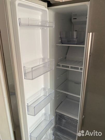 Холодильник Samsung (Side-by-Side) двухдверный