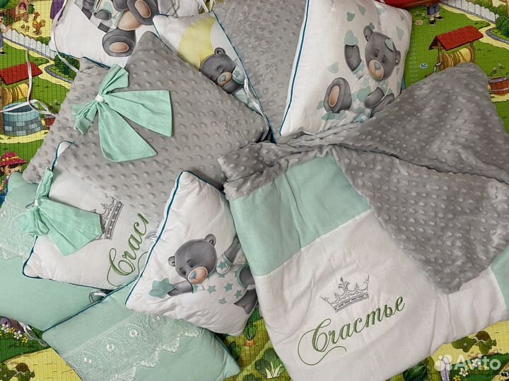 Бортики в детскую кроватку с одеялом