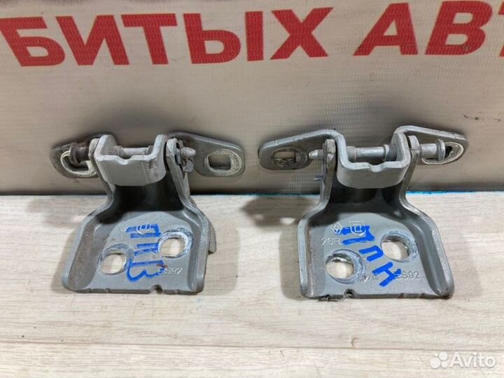 Петля двери передняя правая Renault Duster 2014