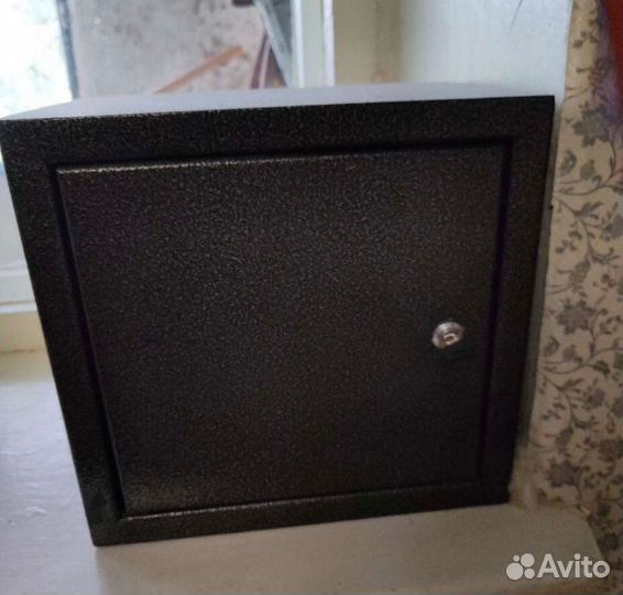 Сейф металлический