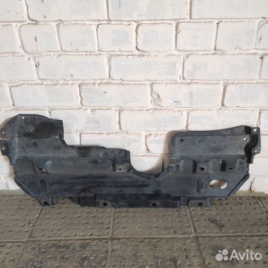 Пыльник двигателя Toyota Auris E150