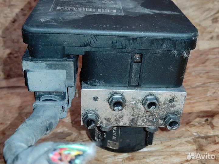 Блок abs Volkswagen Caddy 2KA 1.9 BLS 2007