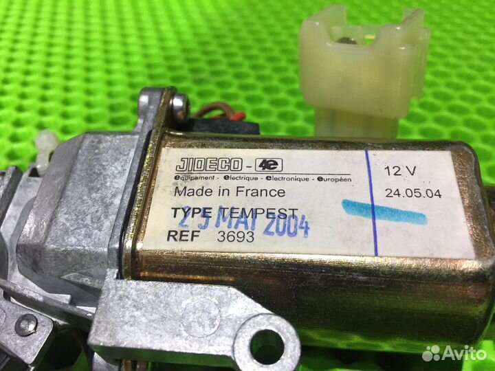 Моторчик люка крыши LR Discovery-2 EGQ100230