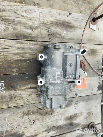 Компрессор кондиционера Lexus Ls600Hl UVF46