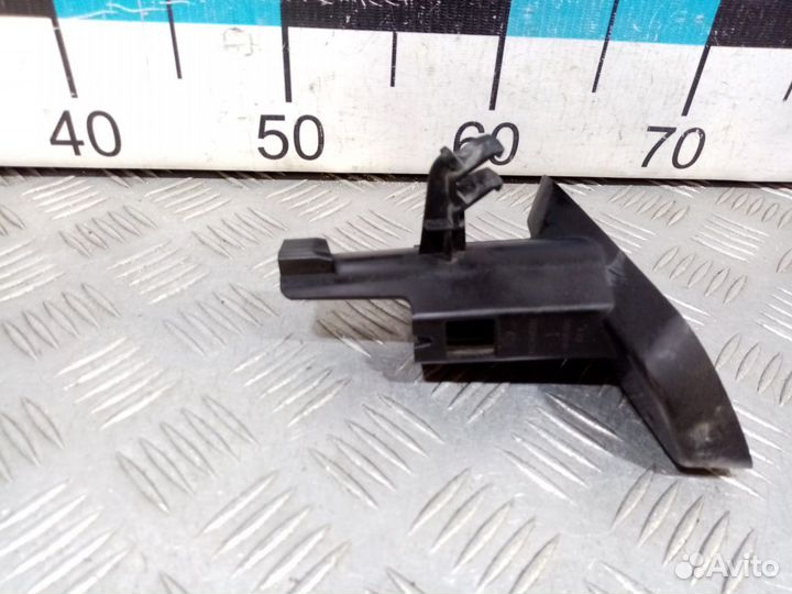 Б/У Кронштейн форсунки омывателя фары#001