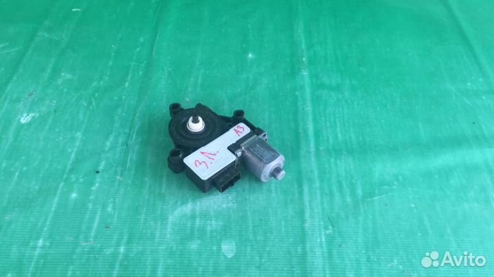 Моторчик стеклоподъемника зад левого Audi A3V8