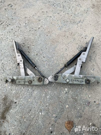 Петля крышки багажника Nissan Primera P12