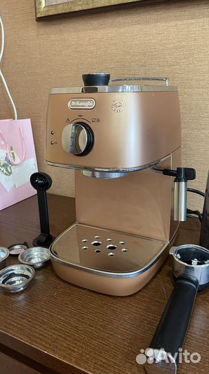 Кофеварка рожковая De'Longhi Distinta ECI 341