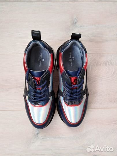 Кроссовки натур.кожа 38 размер новые, 37 размер Б