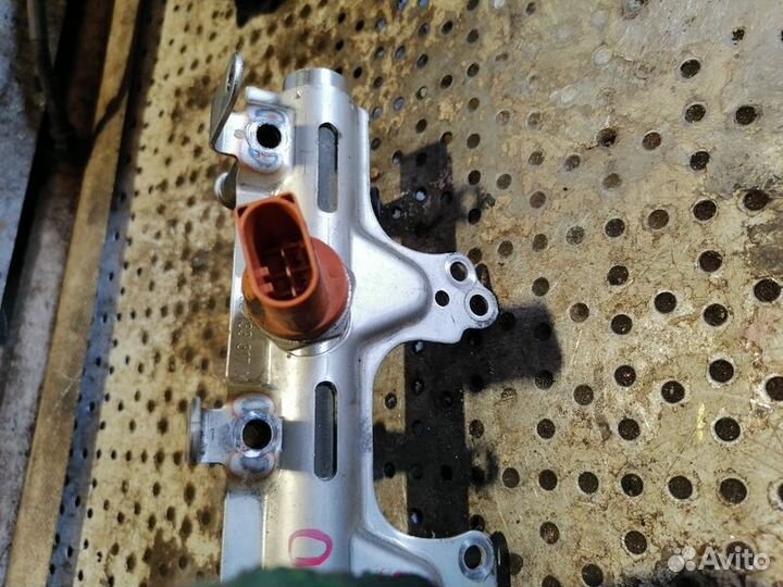 Рейка топливная (рампа) Skoda Yeti