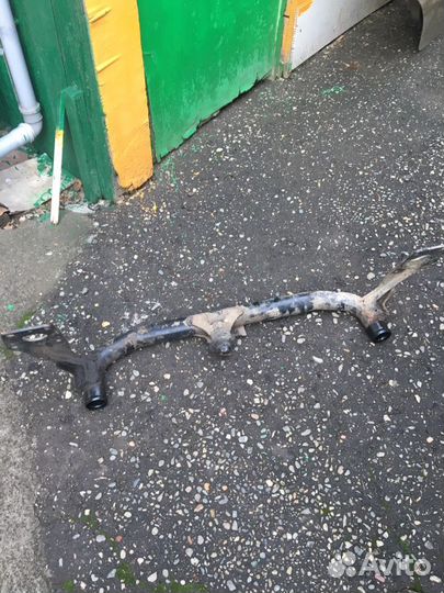 Балка передняя поперечная на Фольксваген Пассат Б5